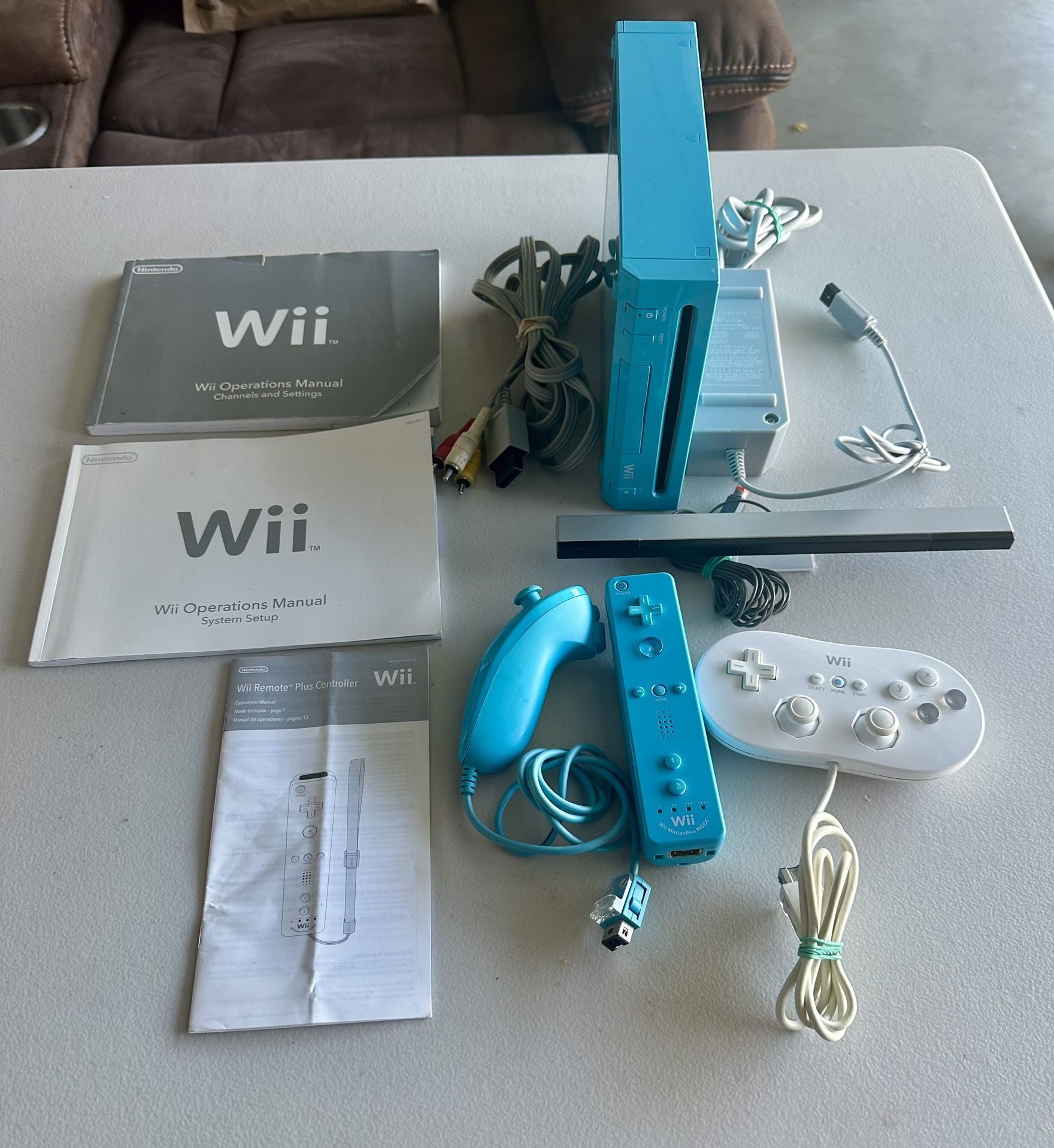 Wii 8000 Games Plug N Play Nostalgic Gaming System Super Fun