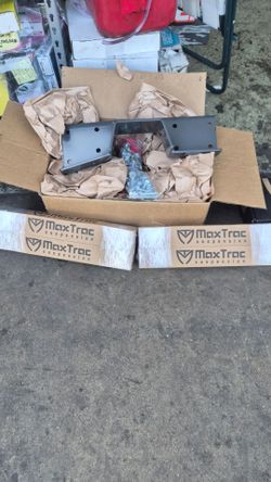 LOWERING KIT FOR GMC / RAM / CHEVY / FORD / ETC