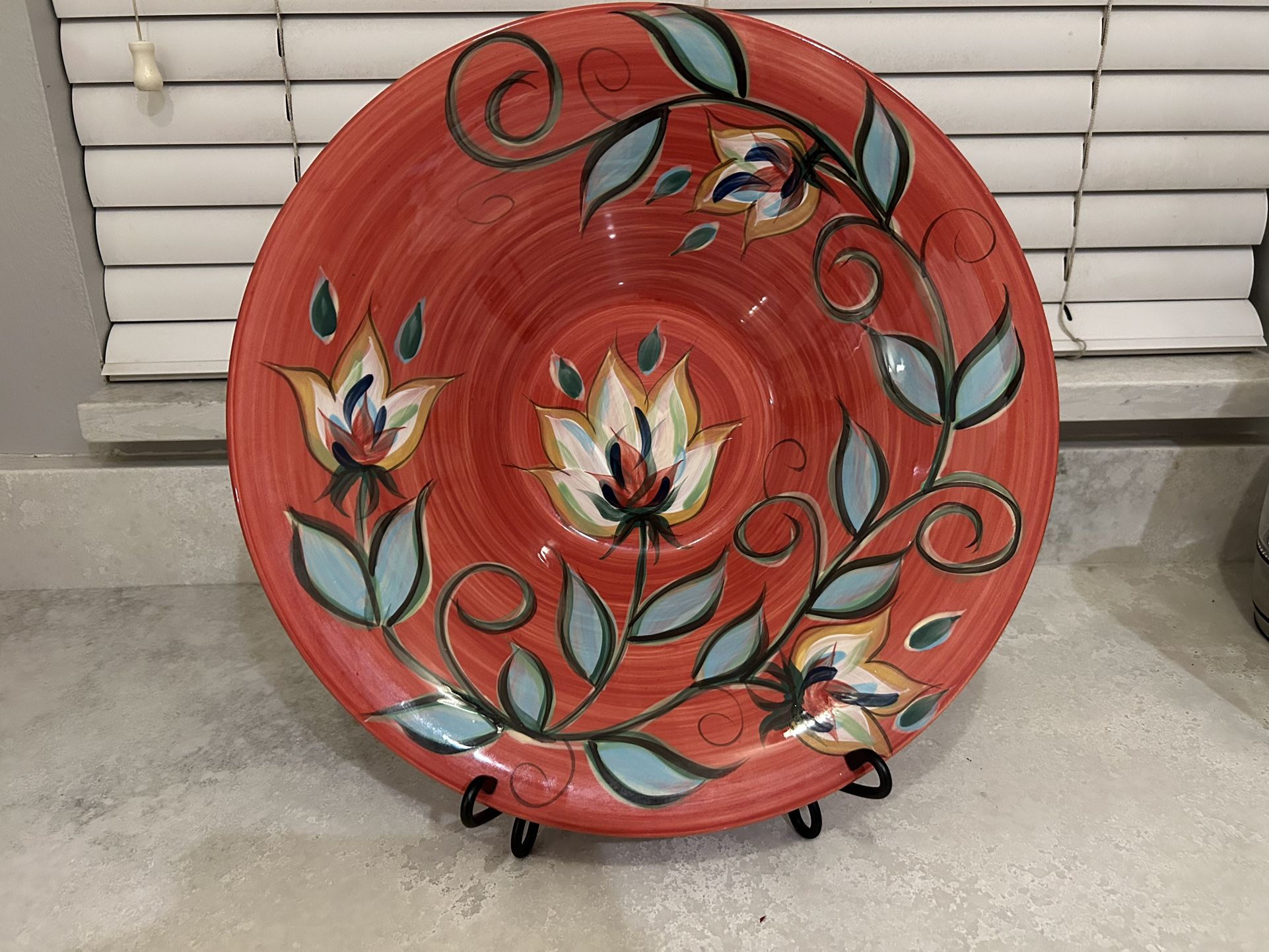 Southern Living decorative dish signed by Gail Pittman with stand