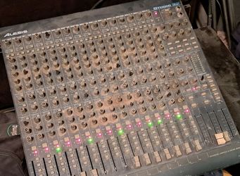 ($70)! Alesis Studio 32/Rackmountable Mixer W/16 XLR Channels