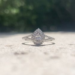 10K Gold 0.57 CT Diamond Ring (Jewelry Box Include)