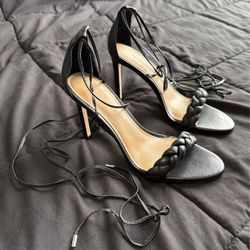BANANA REPUBLIC  Trechos Leather Heels. 