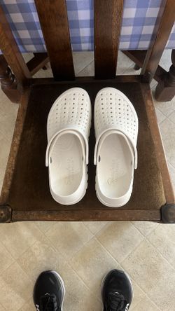 Skechers Luxe Foam Slip-Ons - Women’s size 10