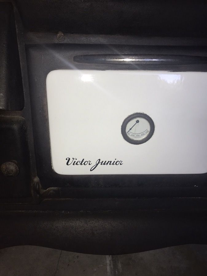 Vintage Glascock Victor Junior Wood Burning Stove for Sale in Cedar Crest,  NM - OfferUp