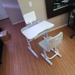 Kids Desk And Chair
