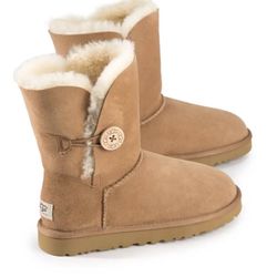 UGG Classic Bailey Button Size 7 - Light Brown 