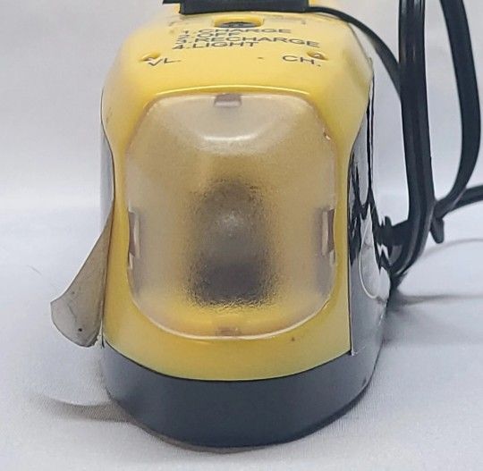 Auto Starter Car Battery Recharger With Flashlight