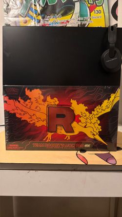 Team Rocket’s Moltres ex Ultra-Premium Collection