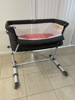 Baby Bassinet Bedside Sleeper -$40 OBO