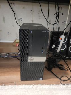 Play Fortnite at 100fps | i7-8700 | 1050Ti-4Gb | 16Gb | 250SSDi | DvD | Chk last pic 4 fps plz |