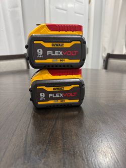 gah Dewalt 20v/60v Flexvolt New Battery Never Used $$170 each$$$ cada una en $$170 $$
