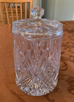 Beautiful, stunning glass ice container with lid