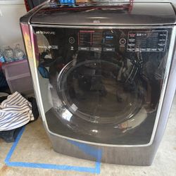 LG SIGNATURE 9.0 cu. ft. Large Smart Wi-Fi Enabled Gas Dryer w/ TurboSteam