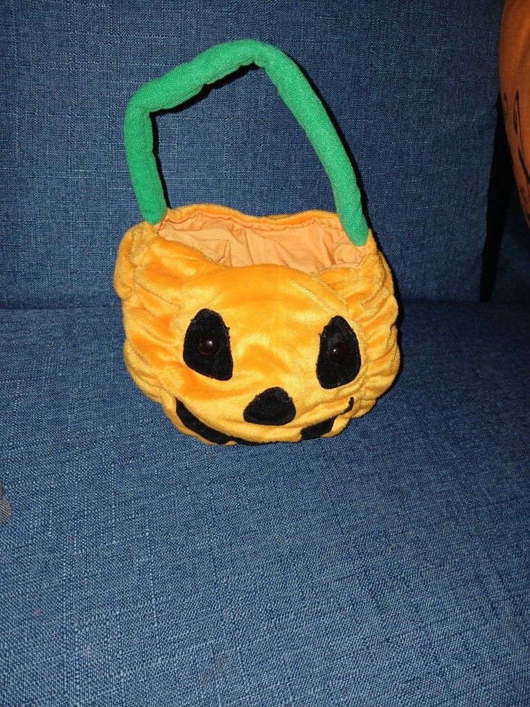 2003 Avon plush pumpkin Halloween trick or treat bag