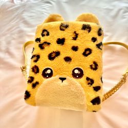 Na! Na! Na! Surprise 3-in-1 Backpack Bedroom Playset Jennel Jaguar Fashion Doll in Exclusive Outfit, Fuzzy Bag, Closet with Pillows & Blanket