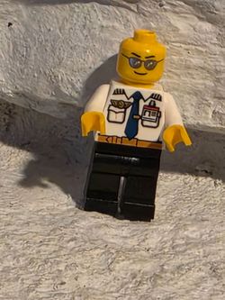 LEGO Airline Pilot White Top, ID Badge No Hair