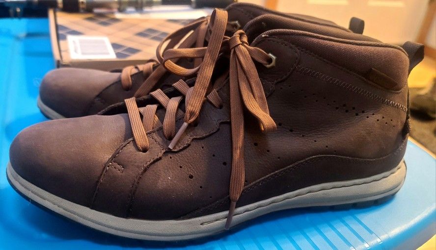 COLUMBIA Three Passes Brown Leather Chukka Boots Men's 11.5. like new