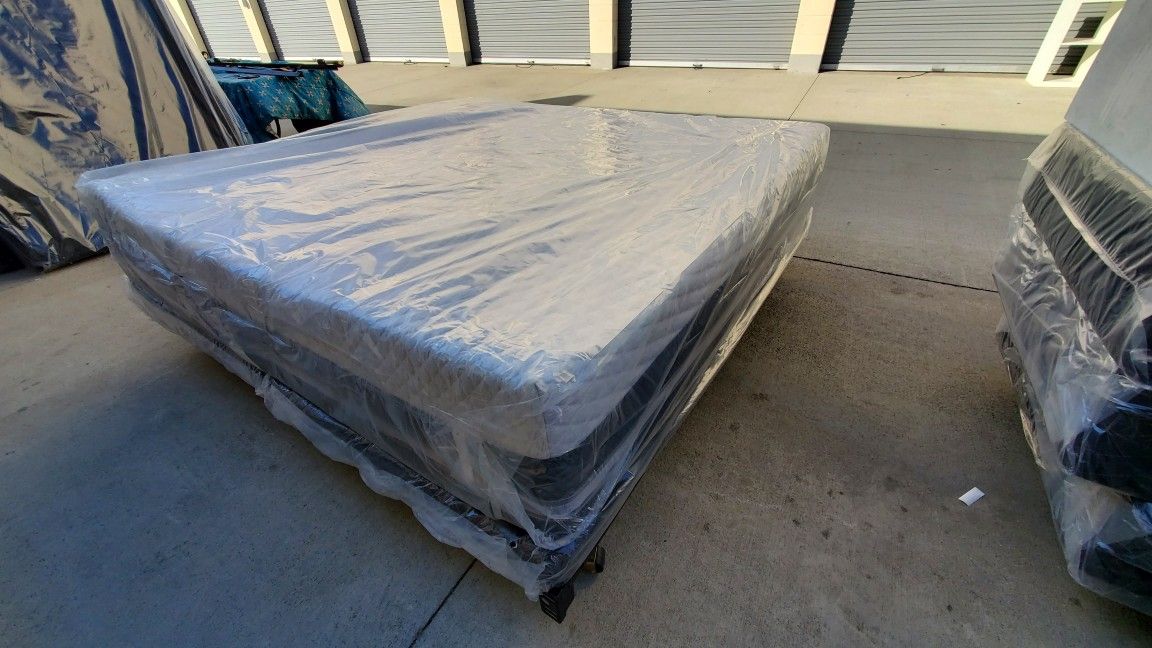 Eastern King Mattress Memory Foam Beauty Rest 12 Inches High 599