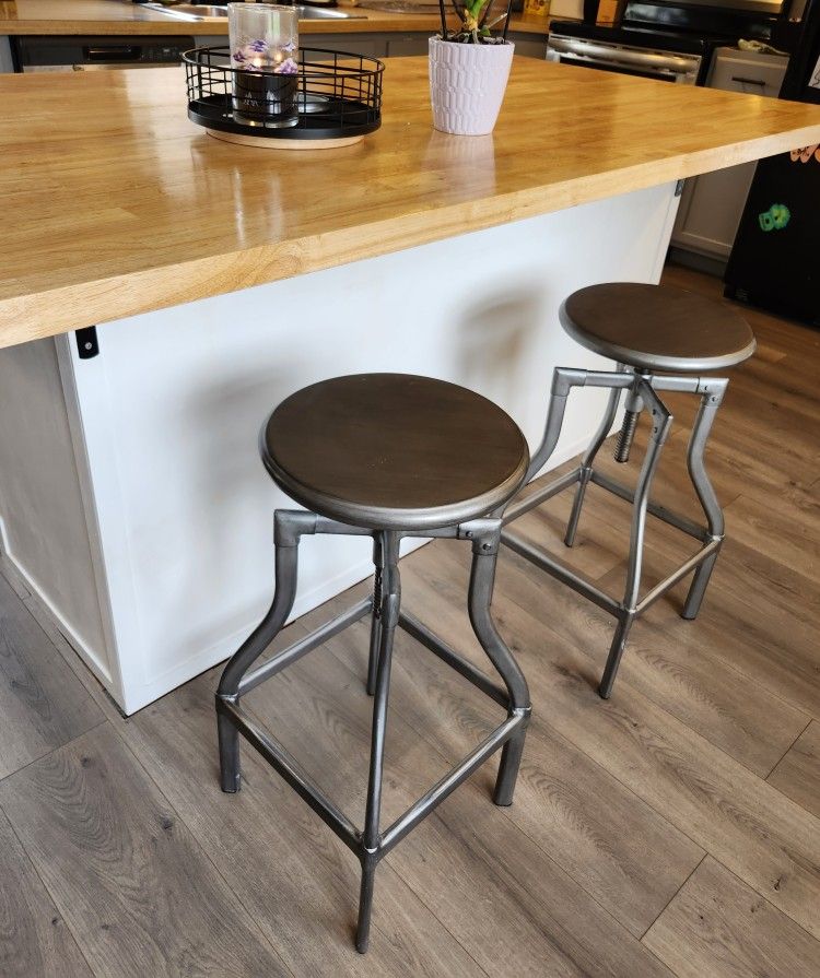 2 Swivel Adjustable Barstools