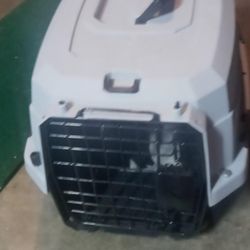 Small Plastic Pet Carrier 