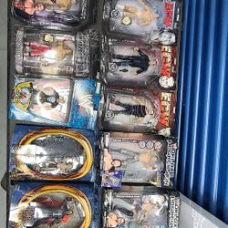 Large Hot Wheel And Figurine Lot