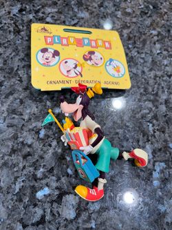 Disney Play in the Park Goofy Christmas Ornament.  Brand new on original card.  Smoke free home
