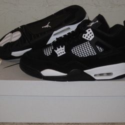 White Thunder Size 9 mens