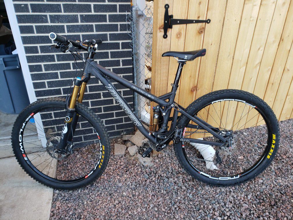 Turner Burner Mountain Bike 17.5 with 27.5 Wheels