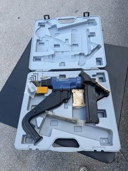 Central Pneumatic 2-in-1 Air Flooring Nailer Stapler Kit w/ Case Base Plates