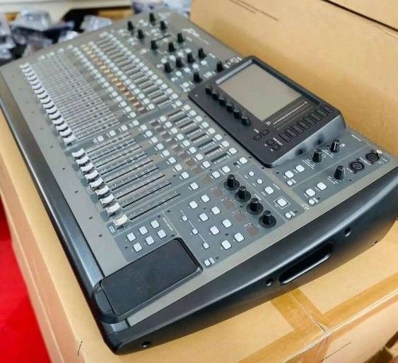 BEHRINGER-X 32