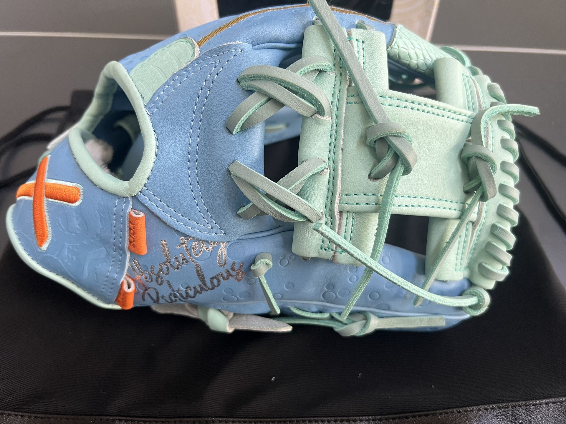 Absolutely Ridiculous ARIA Baseball POSEIDON Infield Glove 11.5