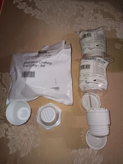 9 NEW IN SEALD PKG MEDICATION CRUSHING CUP CUTTER SET.$1 EACH,TOTAL$9