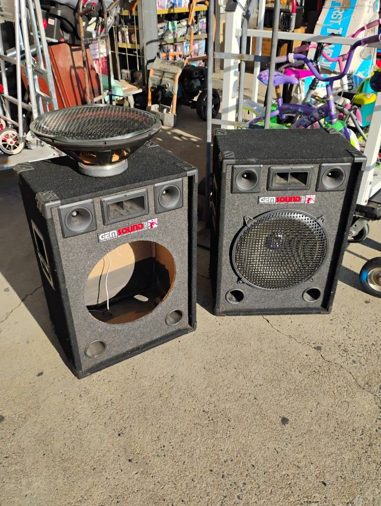 Two boxes with tweeters not sure if the speakers work 15" speaker holes