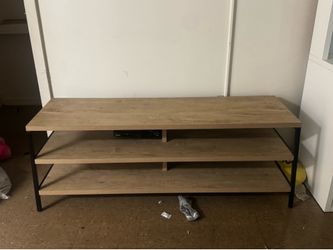 Tv stand/entertainment center