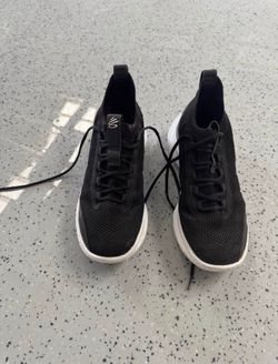 Basketball shoes