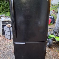 Black Kenmore Refrigerator Above Freezer 