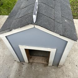 Wood Dog House 