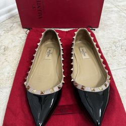 Valentino Black Patent Beige Trim Rock Gold Studs Flats Size 37