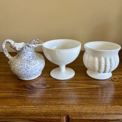 Vintage Milk Glass Planters & Blue Spongeware Pitcher – Lot of 3