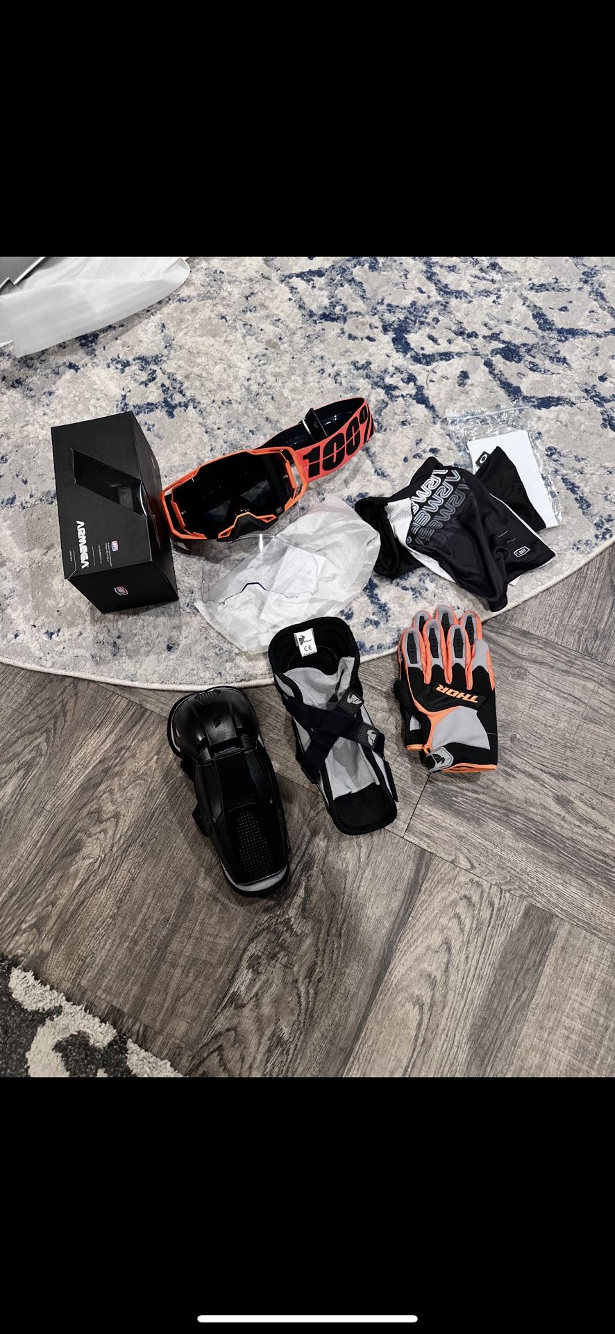S/m size pants Plus Goggles, Gloves, Elbow Pads