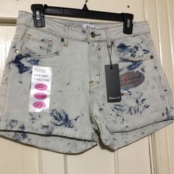 New women’s denim shorts/sz 7