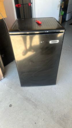 Mini fridge