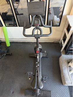 Stationary exercise bike