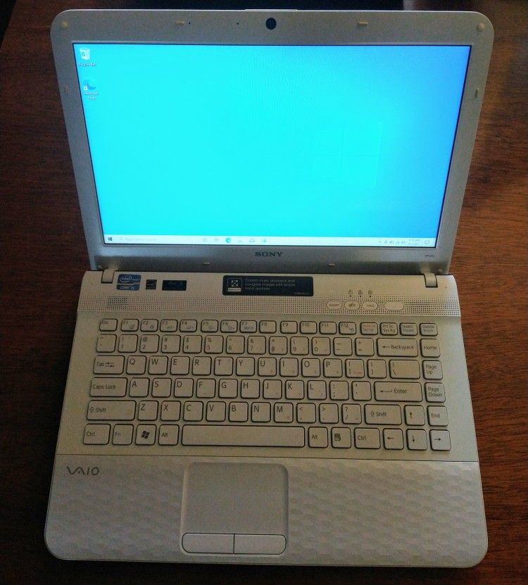 Sony 14" Laptop Core i5 Intel 8 GB Ram 1000 GB HD BluRay Drive Webcam HDMI WiFi Bluetooth Windows 10