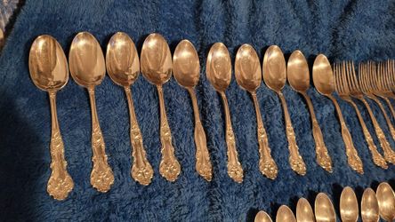 Beautiful 33-piece partial estate flatware set in the highly sought-after, collectible "Vintage" (Grape Vine) pattern.