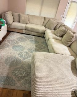 Modern / Comfortable Sofa Couch – GREAT Condition (Retails for $3,100)