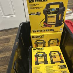 1600 Peak Amp Jump Starter with Digital Compressor and USB Power Bank
