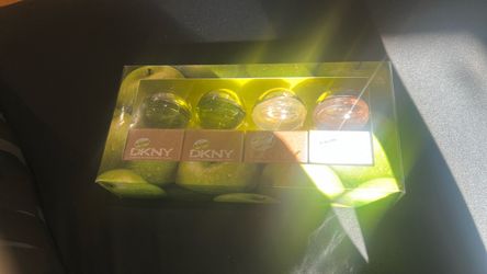 DKNY Be Delicious Miniature Perfume Gift Set