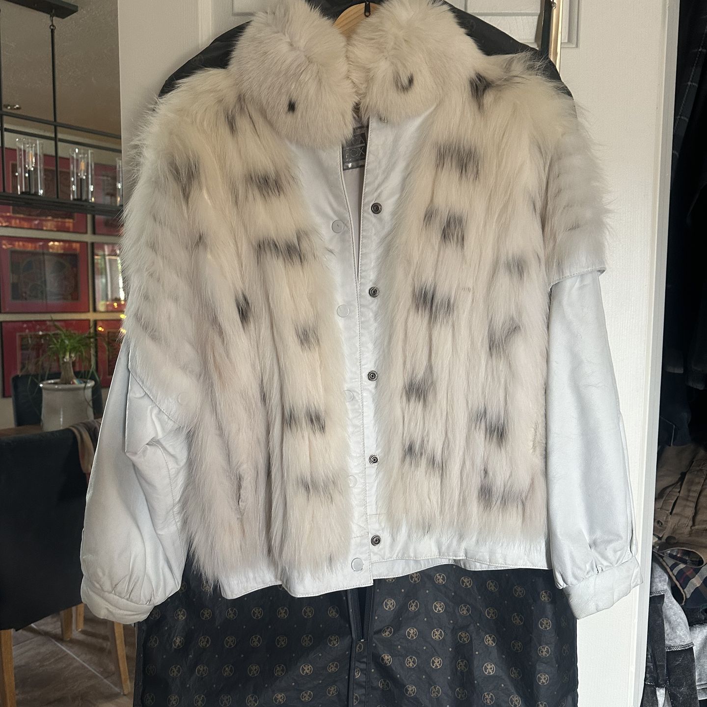 Vintage Saga Fox white leather fox fur coat/vest