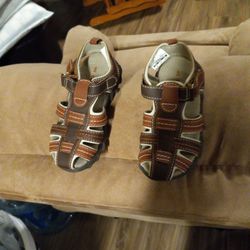 Boy's Sandals Size 8 Dark & Light Brown